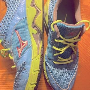 Womens size 9 mizuno wave inspire 9 tennis shoes